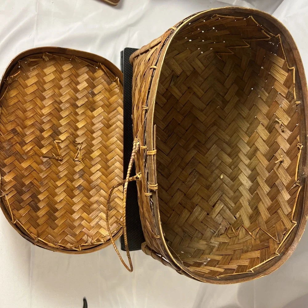 Vintage Asian Bamboo Rattan Handmade Woven‎ Sewing Basket With Lid